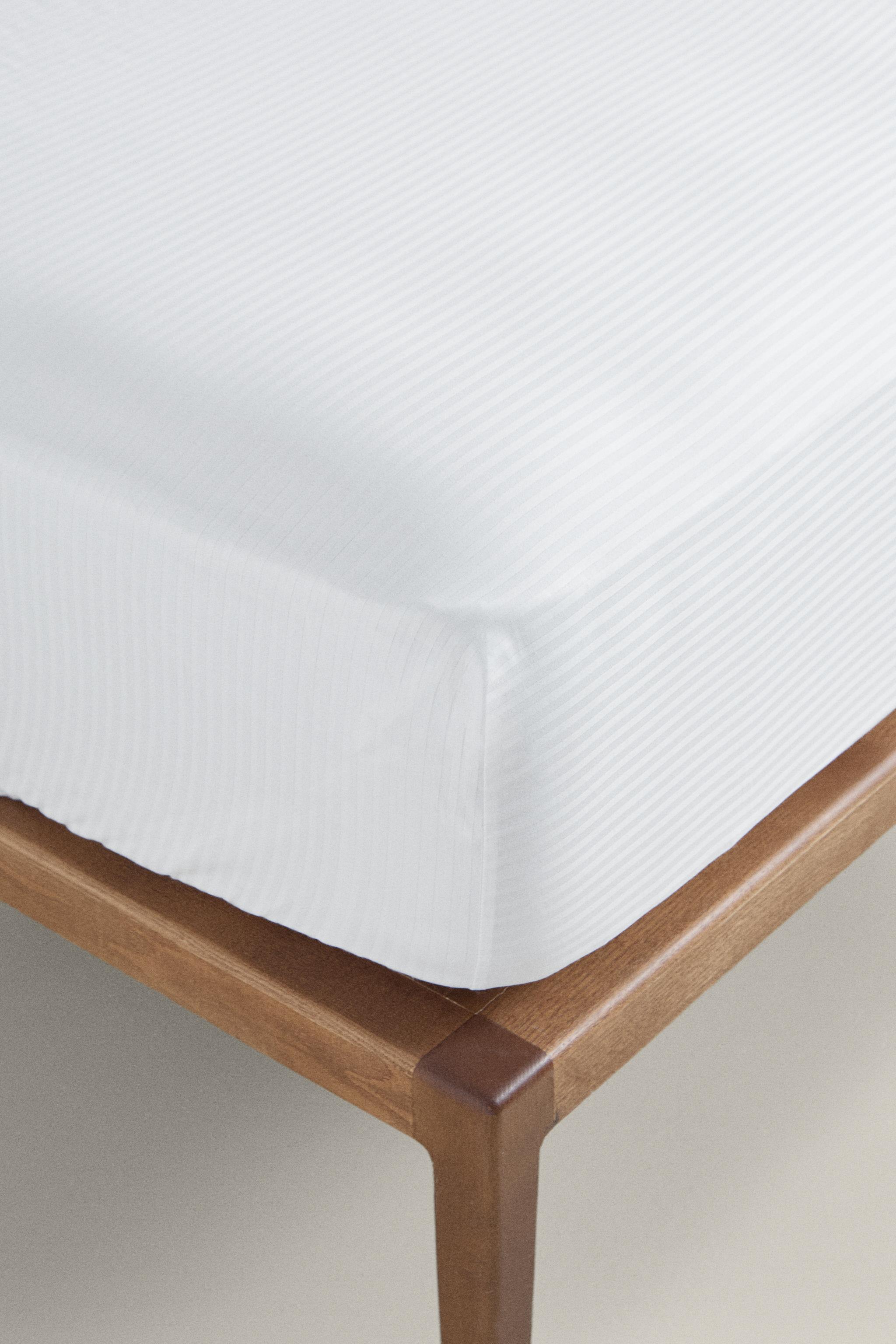 STRIPED COTTON MATTRESS PROTECTOR